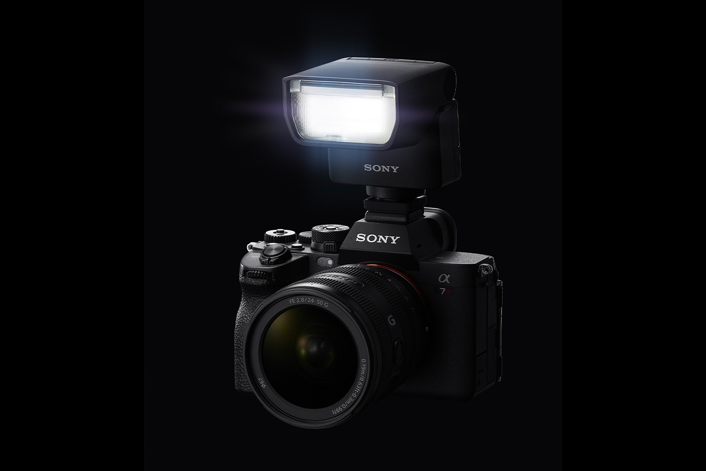 Produktový snímek modelu se směrovým číslem 28 nasazeného na fotoaparát ILCE-7M4