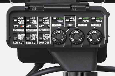 Produktový obrázek zobrazující detailní snímek dobře viditelného displeje adaptéru XLR-A4 XLR.